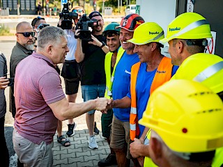 Fotogaléria k článku "Robert Fico o ľuďoch pracujúcich vo vysokých teplotách: Robiť v týchto podmienkach je niekedy na hranici hrdinstva"