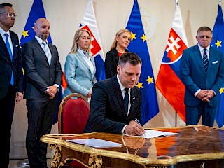 Fotogaléria k článku "R. Fico: Na prelome augusta a septembra sa začnú zapínať pece v Žiari nad Hronom"