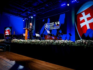 Fotogaléria k článku "Premiér R. Fico: Chceme, aby V4 bola opäť silná"