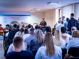 Fotogaléria k článku "Premiér Robert Fico na otvorení akademického roka v Prešove: Výstavba novej nemocnice v Prešove bude pokračovať podľa plánu"