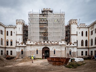 Fotogaléria k článku "Obnova NKP kaštieľa v Rusovciach pokračuje, rekonštrukcia odhaľuje aj výnimočné rímske dedičstvo"