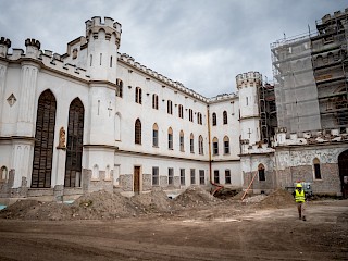 Fotogaléria k článku "Obnova NKP kaštieľa v Rusovciach pokračuje, rekonštrukcia odhaľuje aj výnimočné rímske dedičstvo"