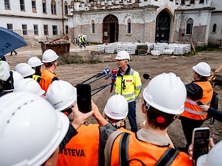 Fotogaléria k článku "Obnova NKP kaštieľa v Rusovciach pokračuje, rekonštrukcia odhaľuje aj výnimočné rímske dedičstvo"
