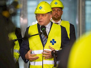 Fotogaléria k článku "R. Fico: Nová nemocnica v Martine má hotovú hrubú stavbu a vláda garantuje pokračovanie výstavby aj v roku 2027"