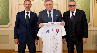 Robert Fico prijal prezidenta UEFA Aleksandra Čeferina, rokovali o spolupráci v slovenskom futbale