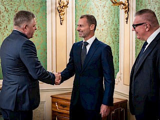 Fotogaléria k článku "Robert Fico prijal prezidenta UEFA Aleksandra Čeferina, rokovali o spolupráci v slovenskom futbale"