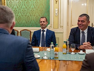 Fotogaléria k článku "Robert Fico prijal prezidenta UEFA Aleksandra Čeferina, rokovali o spolupráci v slovenskom futbale"