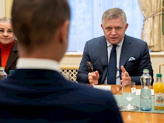 Fotogaléria k článku "Robert Fico prijal prezidenta UEFA Aleksandra Čeferina, rokovali o spolupráci v slovenskom futbale"