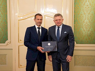 Fotogaléria k článku "Robert Fico prijal prezidenta UEFA Aleksandra Čeferina, rokovali o spolupráci v slovenskom futbale"