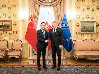Fotogaléria k článku "Predseda vlády SR Robert Fico prijal veľvyslanca Čínskej ľudovej republiky"