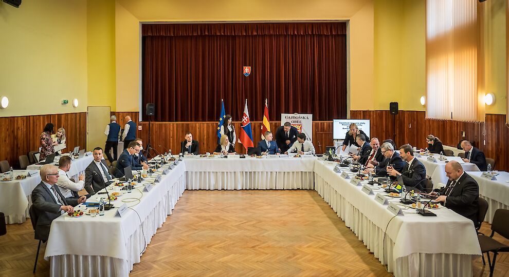 Vláda opäť vycestovala do regiónu, tentokrát sa zamerala na okresy Banská Štiavnica a Žarnovica
