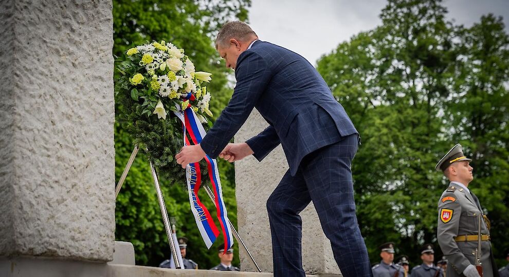 Premiér odmieta spájanie súčasných udalostí s dianím počas druhej svetovej vojny