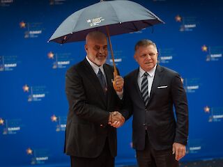 Fotogaléria k článku "Premiér mal na samite EPS v Tirane viacero stretnutí, rokoval aj s K. Kallasovou"