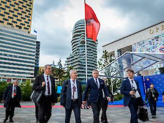 Fotogaléria k článku "Premiér mal na samite EPS v Tirane viacero stretnutí, rokoval aj s K. Kallasovou"