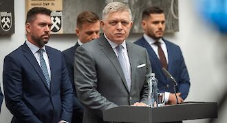 Premiér sa v súvislosti s atentátom zúčastní len na nevyhnutných úkonoch