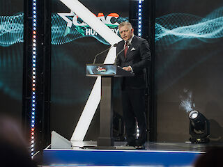Fotogaléria k článku "Predseda vlády SR Robert Fico vystúpil na konferencii CPAC v Maďarsku"