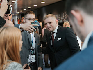 Fotogaléria k článku "Predseda vlády SR Robert Fico vystúpil na konferencii CPAC v Maďarsku"