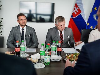 Fotogaléria k článku "Predseda vlády Robert Fico zhodnotil plnenie Plánu obnovy a odolnosti SR"