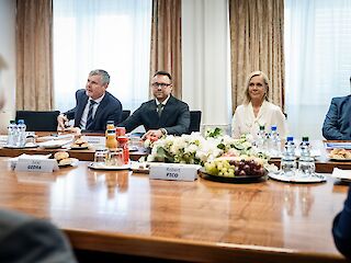 Fotogaléria k článku "Robert Fico: Nebudem nikdy súhlasiť s tým, aby slovenské domácnosti platili viacej za plyn kvôli Ukrajine"