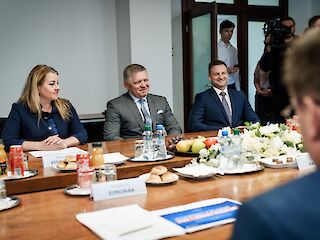 Fotogaléria k článku "Robert Fico: Nebudem nikdy súhlasiť s tým, aby slovenské domácnosti platili viacej za plyn kvôli Ukrajine"