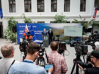 Fotogaléria k článku "Robert Fico: EIA naštartovala rozostavanie Slovenska a veľkých infraštruktúrnych projektov za miliardy eur"