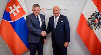 Predseda vlády SR Robert Fico a rakúsky spolkový kancelár Christian Stocker sa stretli vo Viedni