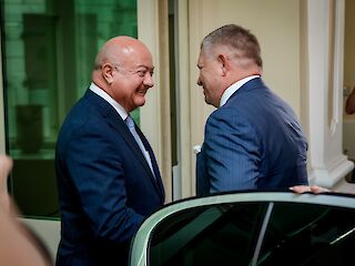 Fotogaléria k článku "Predseda vlády SR Robert Fico a rakúsky spolkový kancelár Christian Stocker sa stretli vo Viedni"