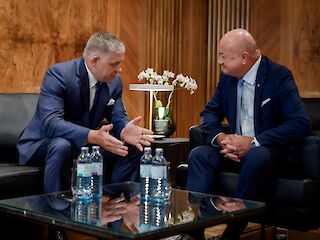 Fotogaléria k článku "Predseda vlády SR Robert Fico a rakúsky spolkový kancelár Christian Stocker sa stretli vo Viedni"