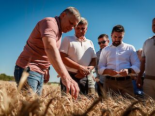 Fotogaléria k článku "R. Fico: Žatva bude pre slovenské potreby dostatočná"