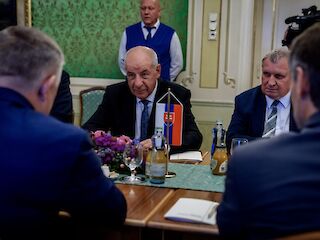Fotogaléria k článku "Predseda vlády Slovenskej republiky absolvoval bilaterálne stretnutie s prezidentom Maďarska"