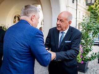 Fotogaléria k článku "Predseda vlády Slovenskej republiky absolvoval bilaterálne stretnutie s prezidentom Maďarska"