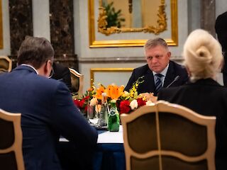 Fotogaléria k článku "Robert Fico: Považujem za veľkú chybu, že hlavy štátov a premiéri členských štátov EÚ odignorovali dnešné oslavy v Číne"