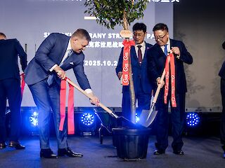 Fotogaléria k článku "Robert Fico: Baterkáreň v Šuranoch je správne a nadčasové rozhodnutie"