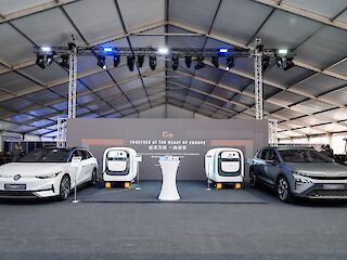 Fotogaléria k článku "Robert Fico: Baterkáreň v Šuranoch je správne a nadčasové rozhodnutie"