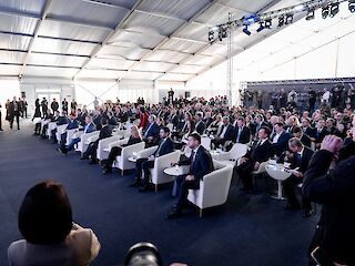 Fotogaléria k článku "Robert Fico: Baterkáreň v Šuranoch je správne a nadčasové rozhodnutie"