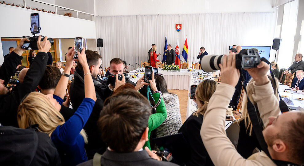 Vláda zasadala v obci Višňové
