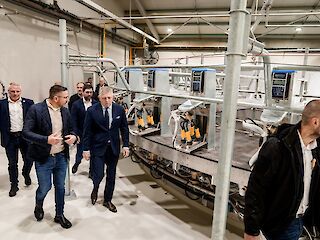 Fotogaléria k článku "Robert Fico na otvorení farmy v Horných Obdokovciach: Odmietame filozofiu, že sa dá nakúpiť v zahraničí"