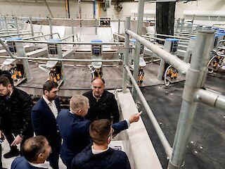 Fotogaléria k článku "Robert Fico na otvorení farmy v Horných Obdokovciach: Odmietame filozofiu, že sa dá nakúpiť v zahraničí"