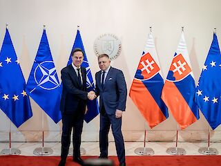 Fotogaléria k článku "V reprezentačných priestoroch Úradu vlády SR dnes predseda vlády SR Robert Fico privítal GT NATO Marka Rutteho"