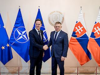 Fotogaléria k článku "V reprezentačných priestoroch Úradu vlády SR dnes predseda vlády SR Robert Fico privítal GT NATO Marka Rutteho"