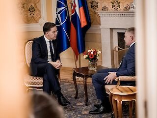 Fotogaléria k článku "V reprezentačných priestoroch Úradu vlády SR dnes predseda vlády SR Robert Fico privítal GT NATO Marka Rutteho"