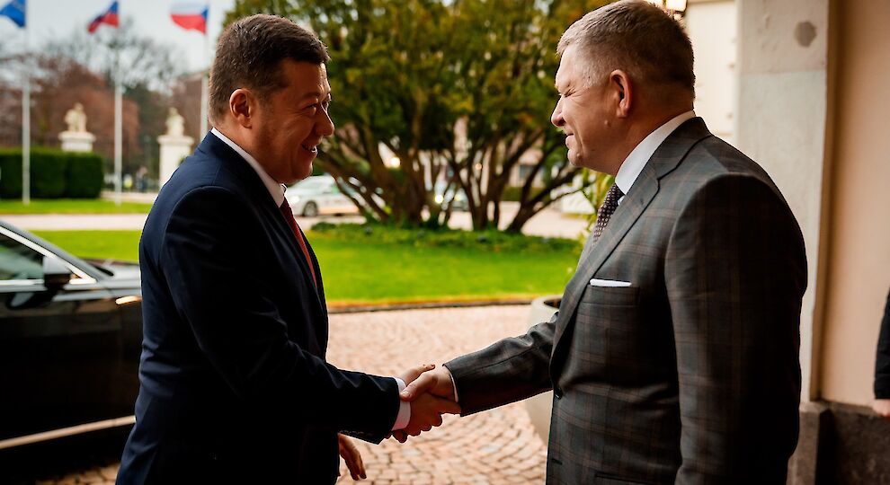 Na návštevu Slovenska dnes pricestoval nový predseda Poslaneckej snemovne Parlamentu ČR Tomio Okamura