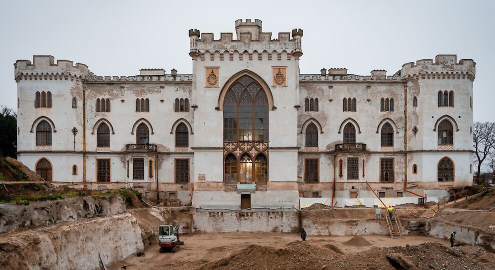 Schátraný Kaštieľ v Rusovciach sa postupne mení v jedinečný klenot