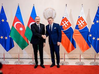 Fotogaléria k článku "Predseda vlády SR Robert Fico sa stretol s prezidentom Azerbajdžanu Ilhamom Alijevom"