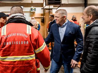 Fotogaléria k článku "Predseda vlády SR Robert Fico spolu s ministrom dopravy SR Jozefom Rážom dnes ráno navštívili mestský dopravný podnik v Bratislave"