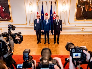Fotogaléria k článku "Robert Fico: V otázkach suverenity, postavenia, bezpečnosti a prežitia našej vlasti musíme ťahať za jeden povraz"