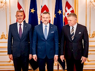 Fotogaléria k článku "Robert Fico: V otázkach suverenity, postavenia, bezpečnosti a prežitia našej vlasti musíme ťahať za jeden povraz"