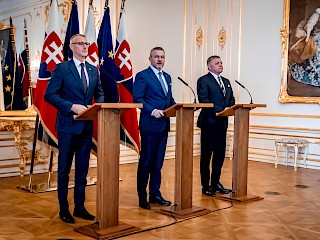 Fotogaléria k článku "Robert Fico: V otázkach suverenity, postavenia, bezpečnosti a prežitia našej vlasti musíme ťahať za jeden povraz"