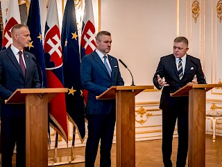 Fotogaléria k článku "Robert Fico: V otázkach suverenity, postavenia, bezpečnosti a prežitia našej vlasti musíme ťahať za jeden povraz"