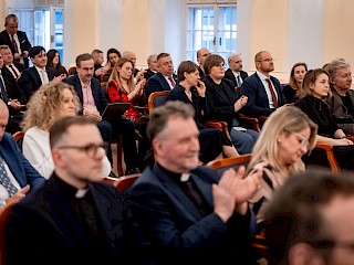 Fotogaléria k článku "Robert Fico: Spoločne s múdrymi ľuďmi vypracujeme Víziu Slovensko 2040"